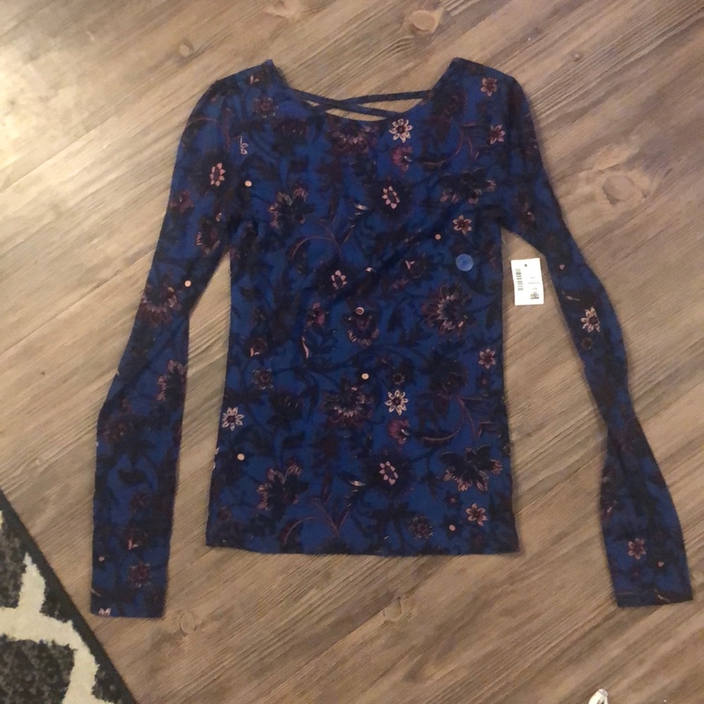 Cute blouse never worn